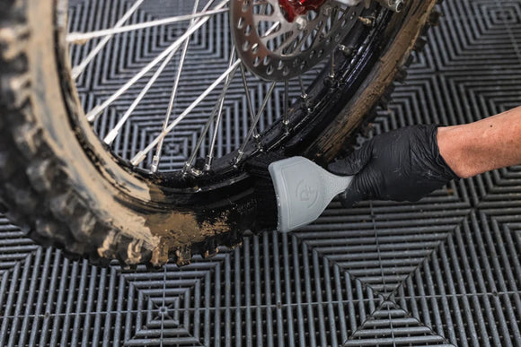DETAIL FACTORY - Curved Motorcycle Tire Brush (Curved Brush for Motorcycle Tires)
